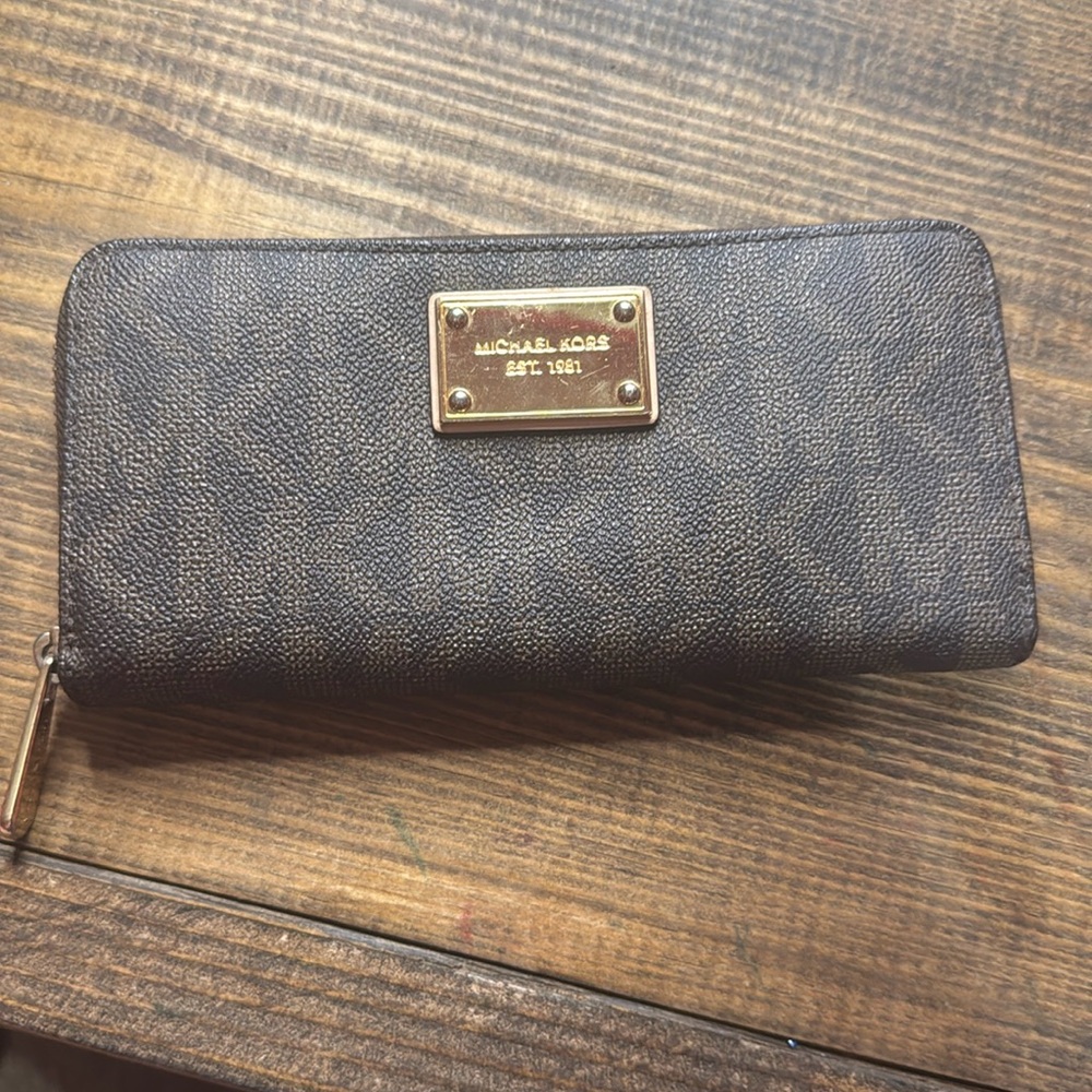 Michael Kors Jet Set Continental Wallet